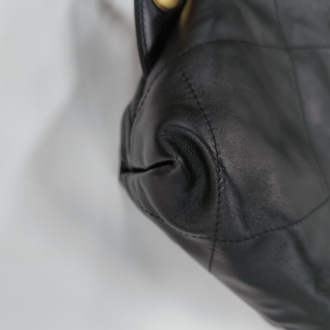 CHANEL 22 Small Quilted Calfskin Black