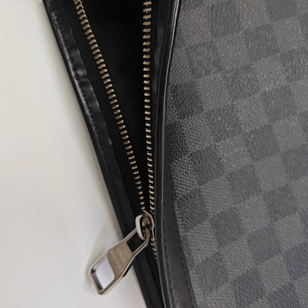 Pochette Voyag MM Damier Graphite Coated Canvas Gray