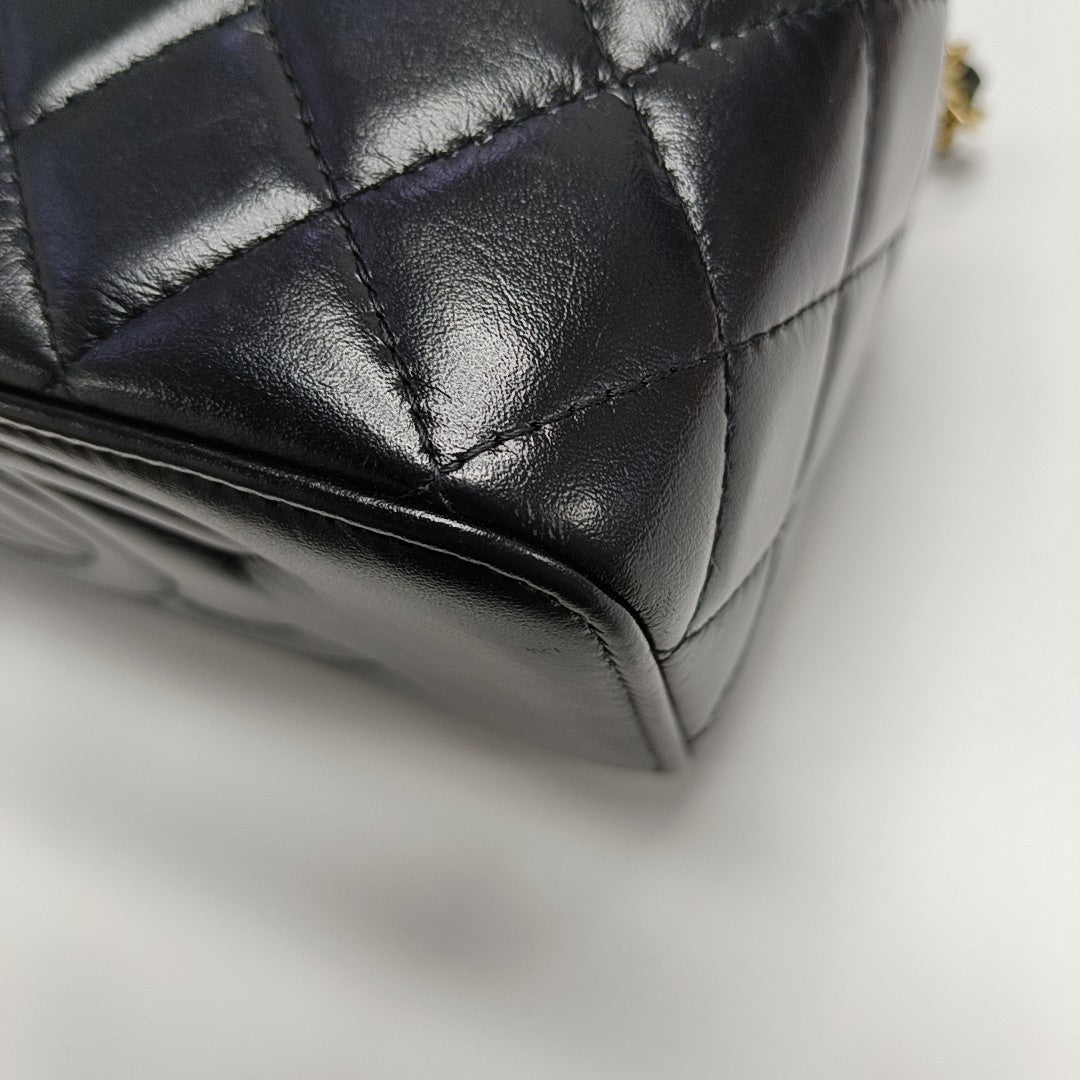 VANITY CASE Small Quilted Lambskin Black