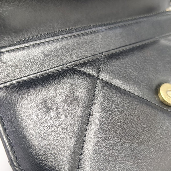 CHANEL 19 WOC Piel de Cordero Acolchada Negra