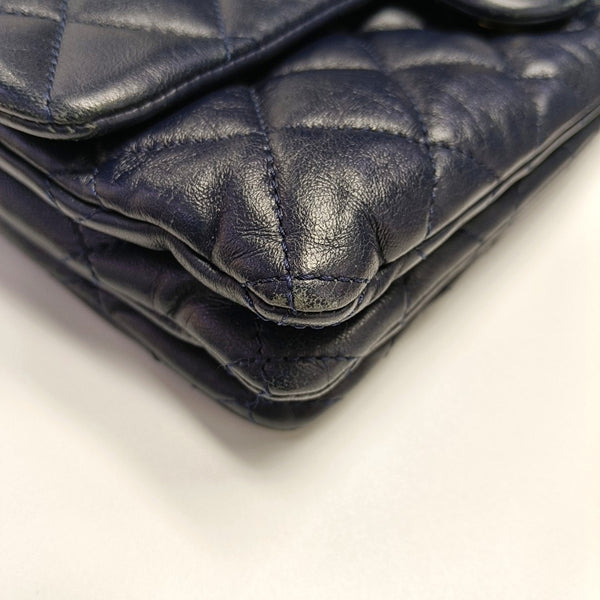 Authenticated pre-owned  CLASSIC FLAP Quilted Lambskin Blue - Crossbody Bag at Looply