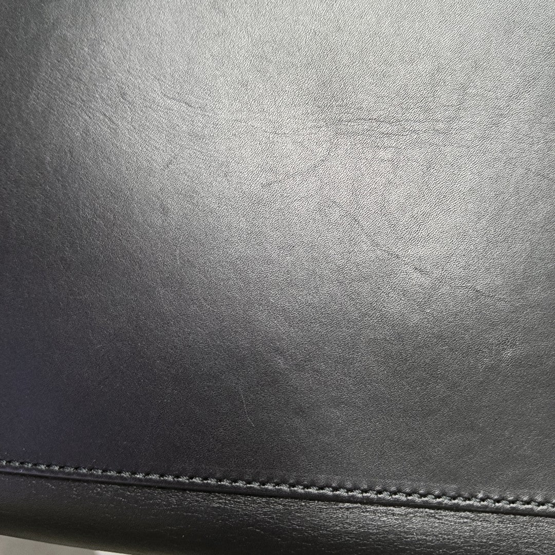 TRAPEZE Medium Calfskin Black