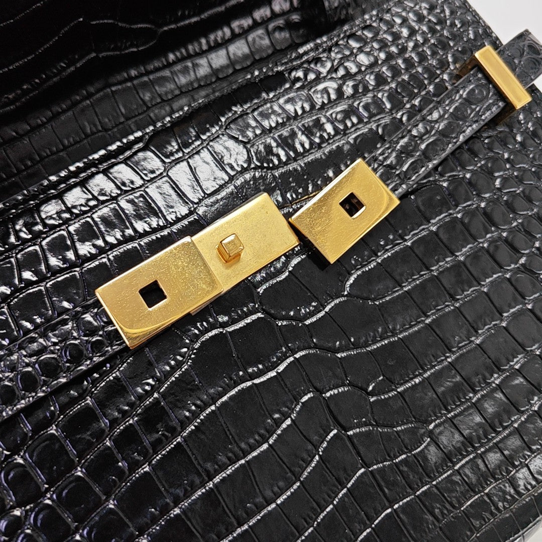 MANHATTAN Small Calfskin Black