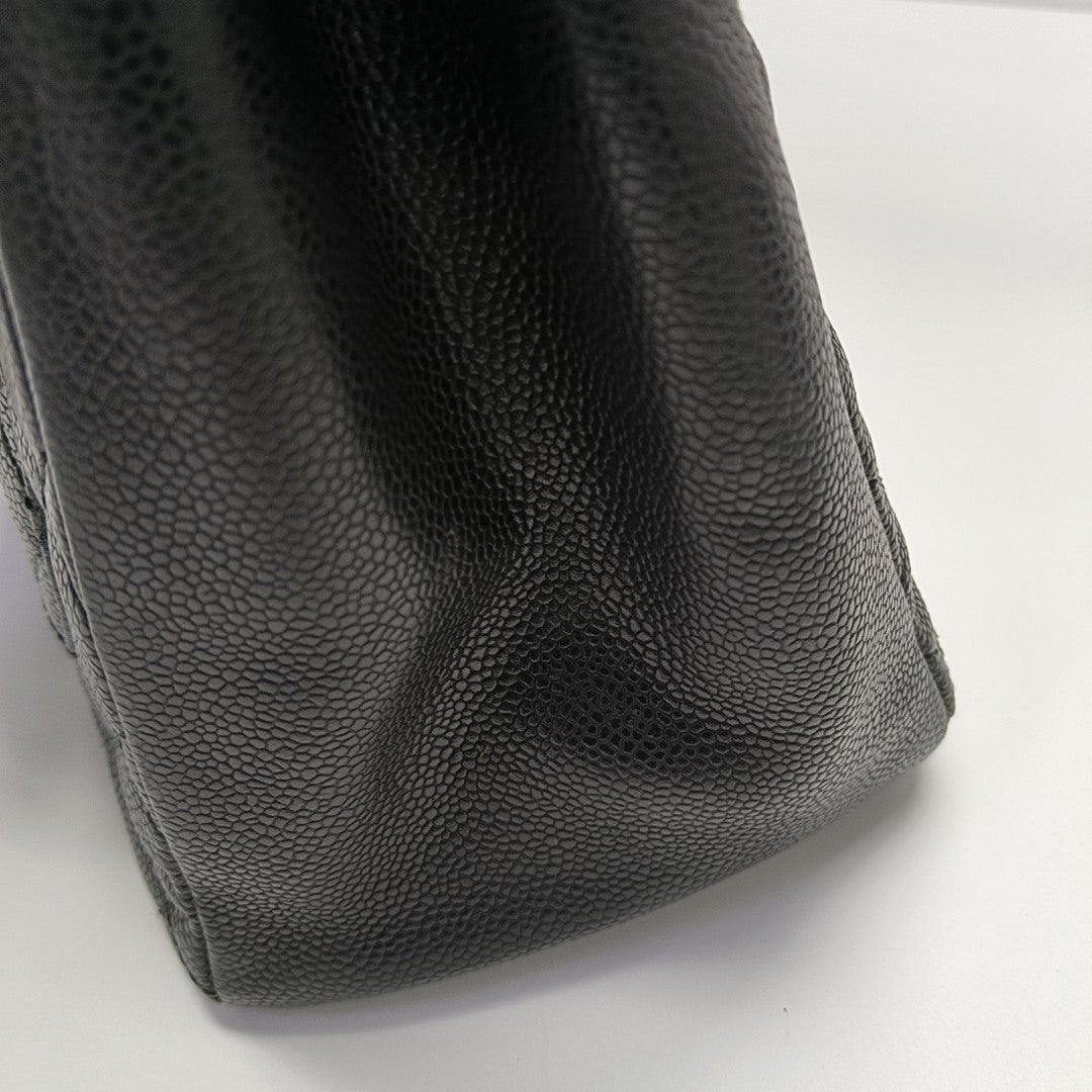 Chanel GST Large en Piel de Becerro Granulada Acolchada Negra