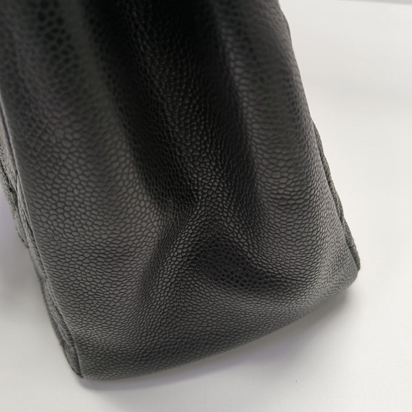 Chanel GST Large en Piel de Becerro Granulada Acolchada Negra