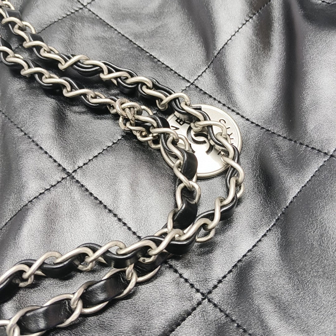 CHANEL 22 Small Quilted Calfskin Black