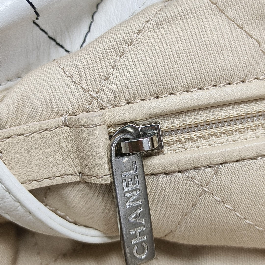 CHANEL 22 Large Quilted Calfskin White