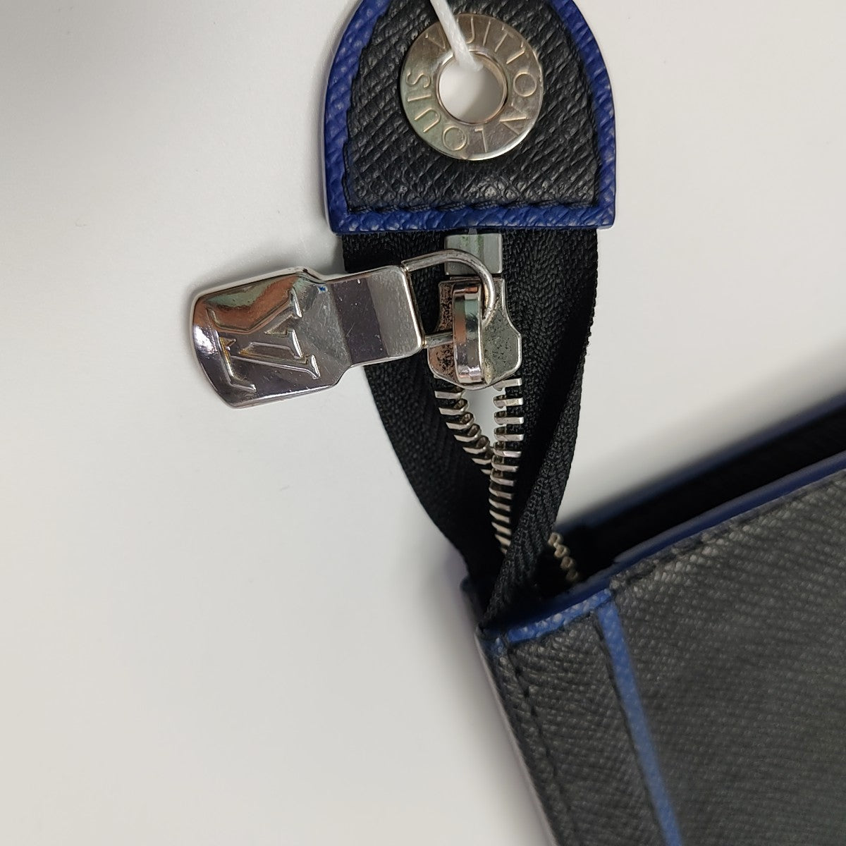 Pochette Voyag MM Calfskin Black