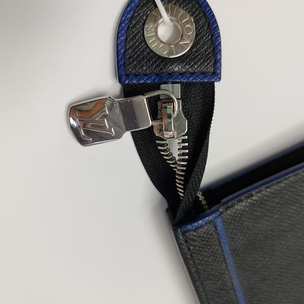 Pochette Voyag MM Calfskin Black