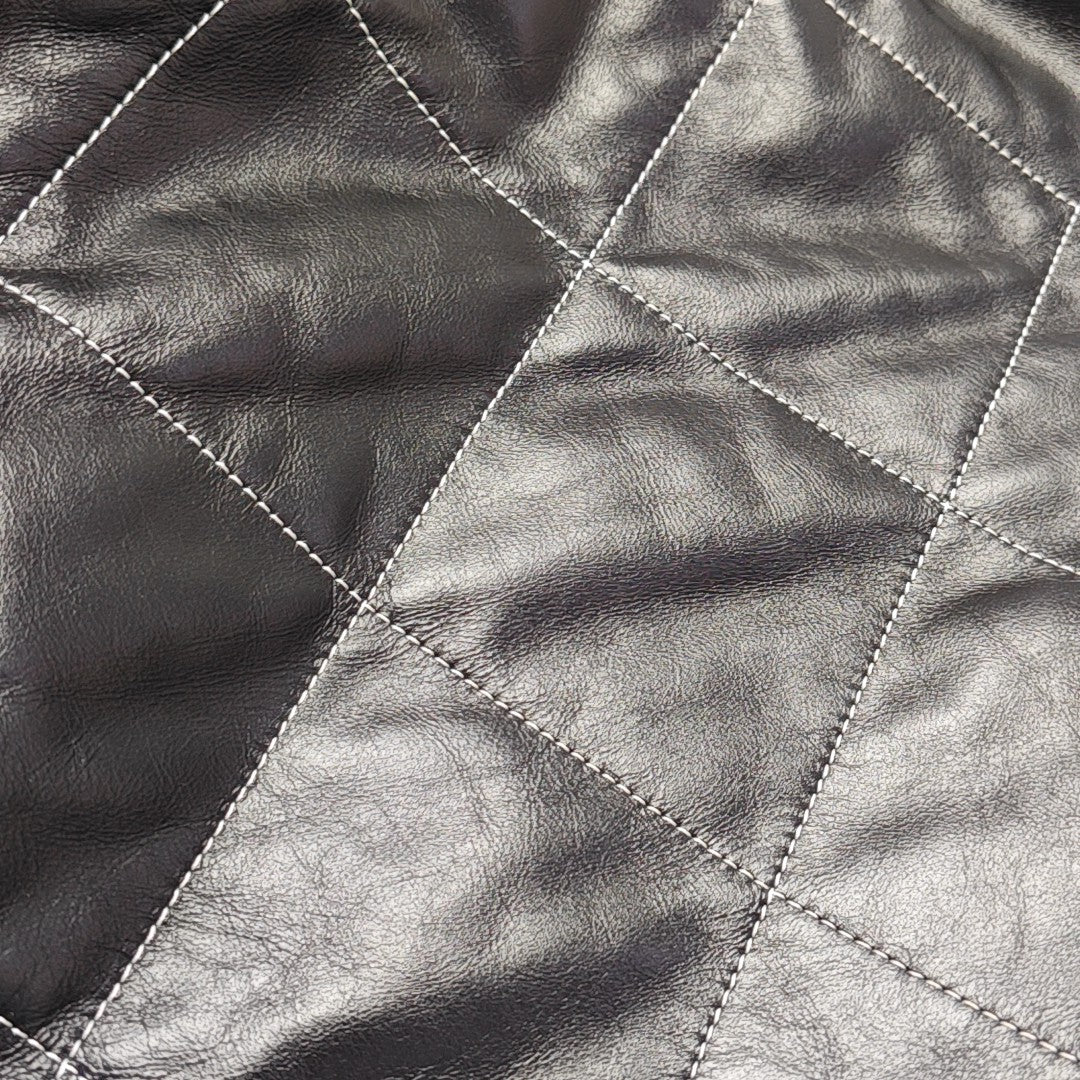 CHANEL 22 Small Quilted Calfskin Black