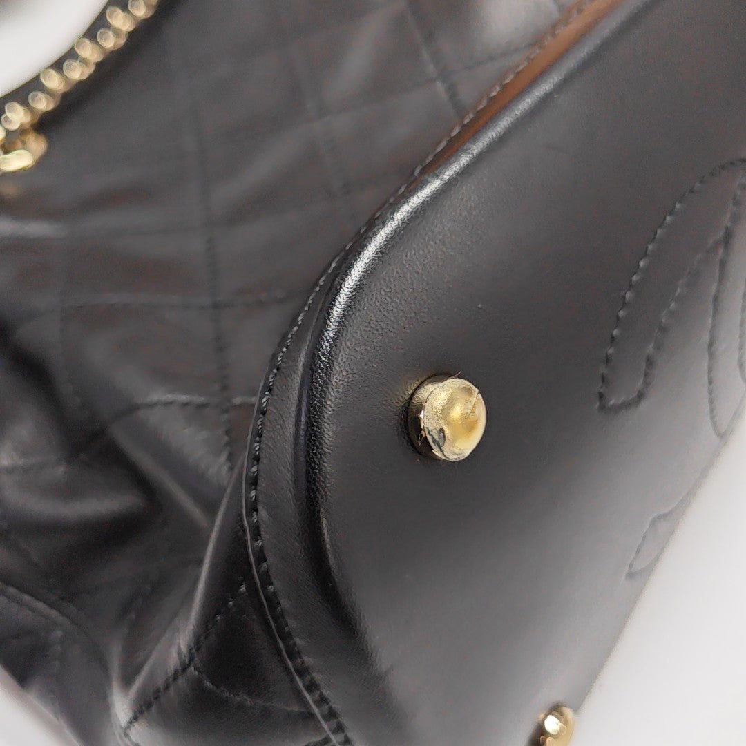 CC DRAWSTRING BUCKET Small Quilted Calfskin Black