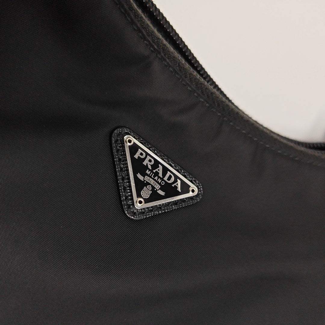 Re-Edition2000 Mini Nylon Black