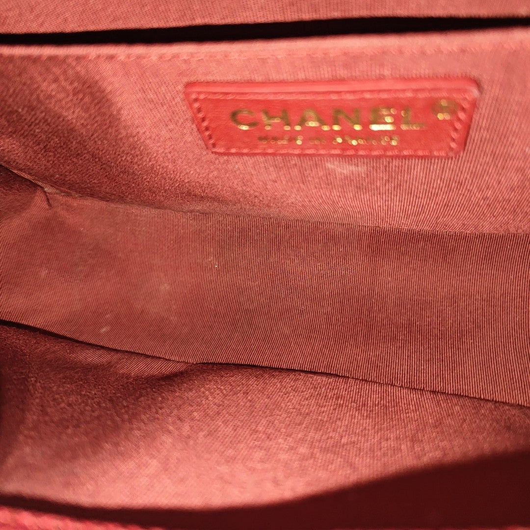 BOY CHANEL Medium Chevron Grained Calfskin Red