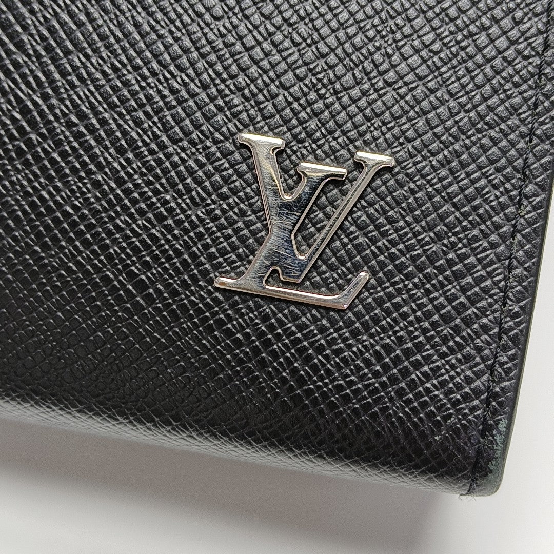 Pochette Voyag MM Calfskin Black