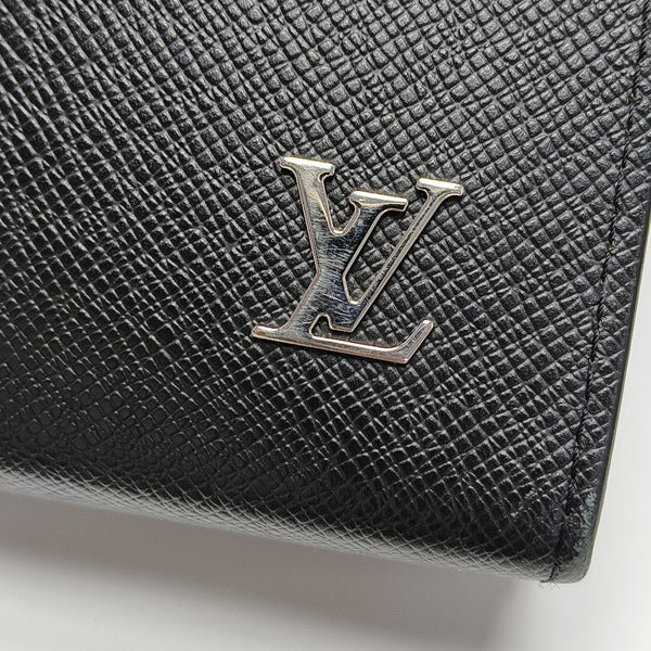 Pochette Voyag MM Calfskin Black