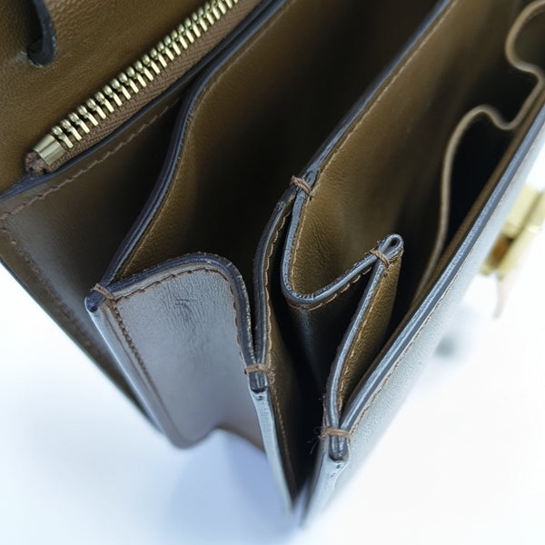 CLASSIC BOX Medium Calfskin Brown