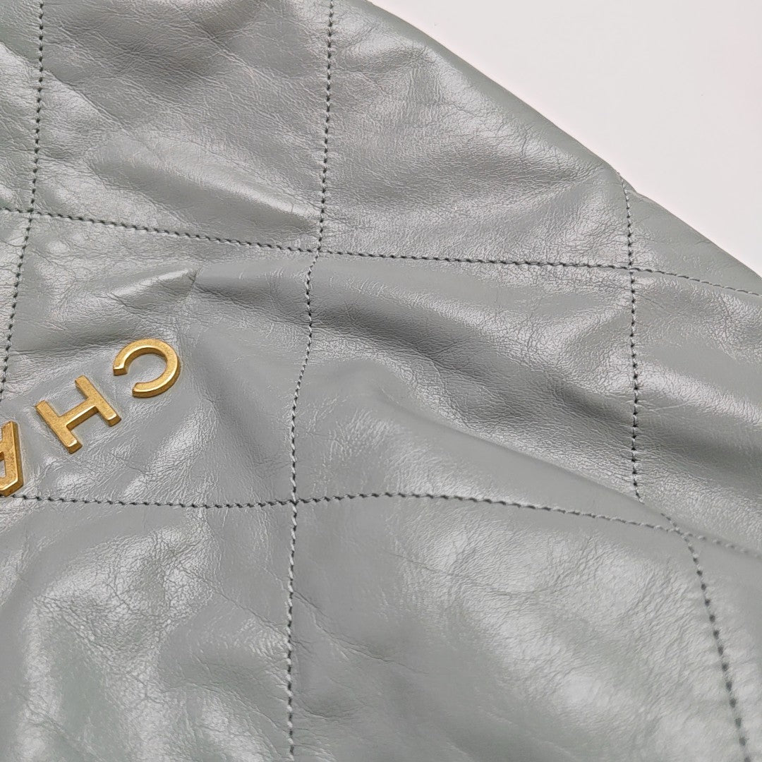 CHANEL 22 Small Quilted Calfskin Green