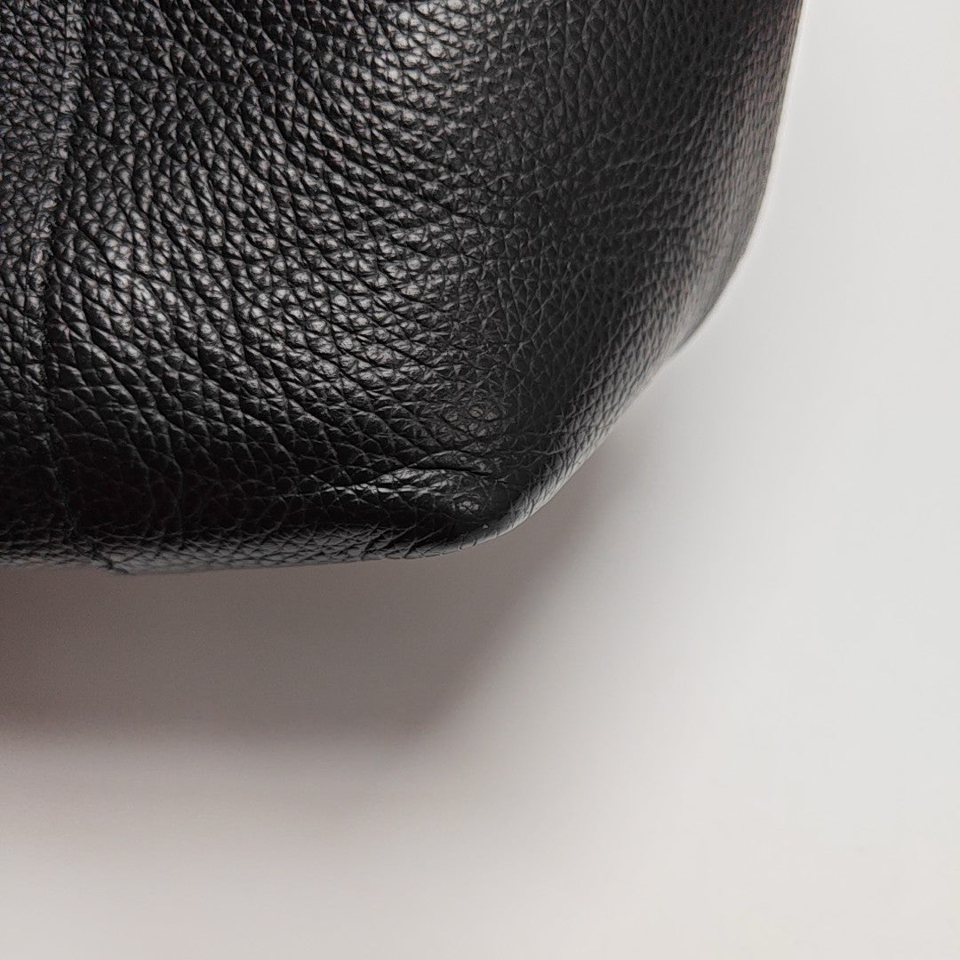 Hourglass M Calfskin Black
