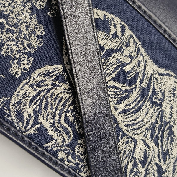 30 Montaigne Canvas Blue