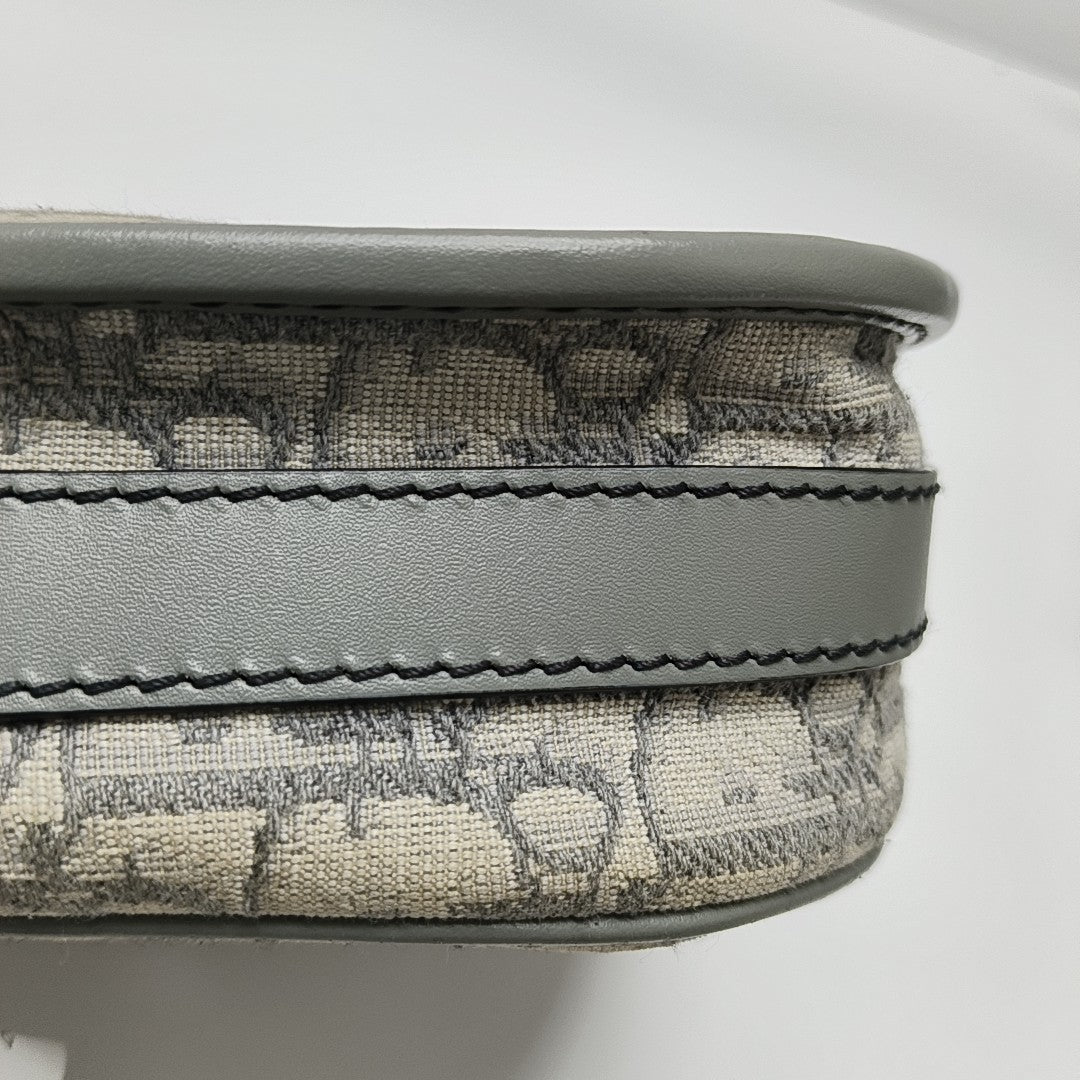 Bobby Medium Oblique Canvas Gray