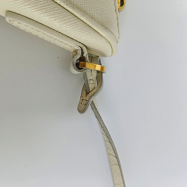 Authenticated pre-owned  Re-Edition2005 Saffiano Calfskin White - Crossbody Bag at Looply