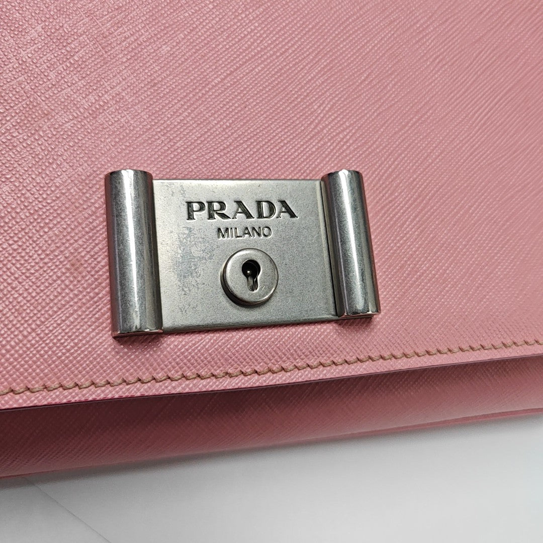 Closure Saffiano Calfskin Pink
