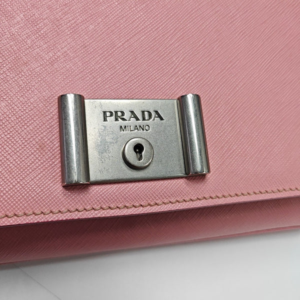 Closure Saffiano Calfskin Pink