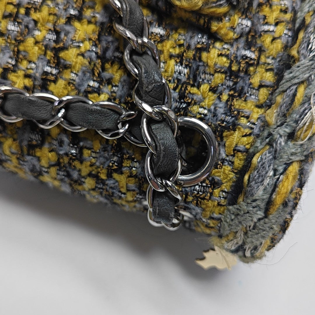 CLASSIC FLAP Medium Quilted Wool Yellow