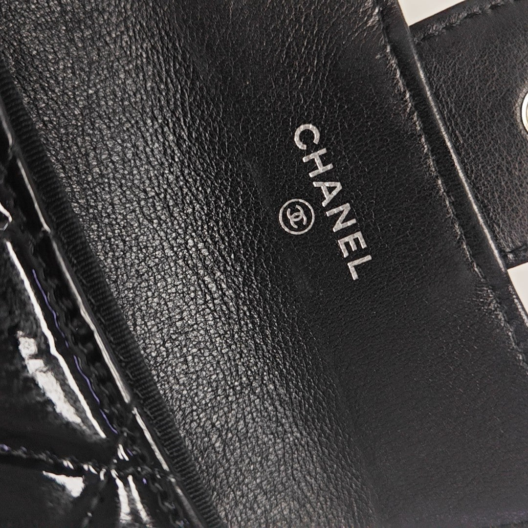 CLASSIC FLAP Quilted Patent Leather Black Card Holder