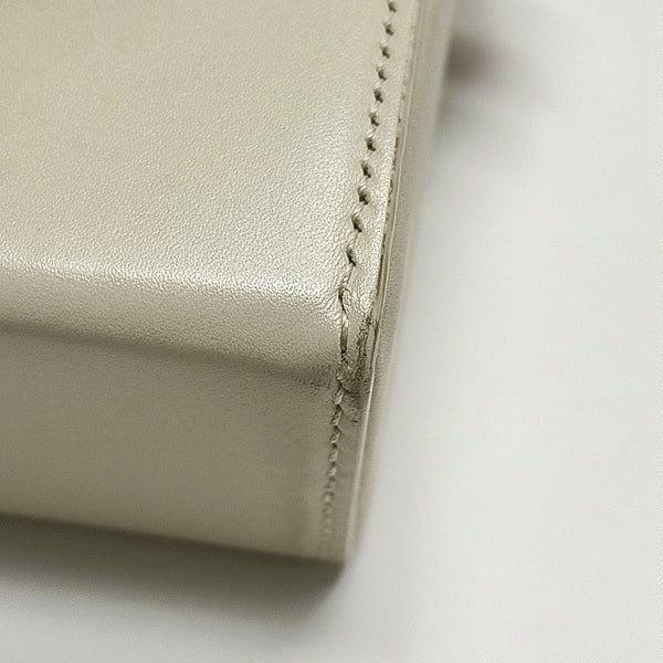 Authenticated pre-owned  30 Montaigne Calfskin White - Shoulder Bag at Looply