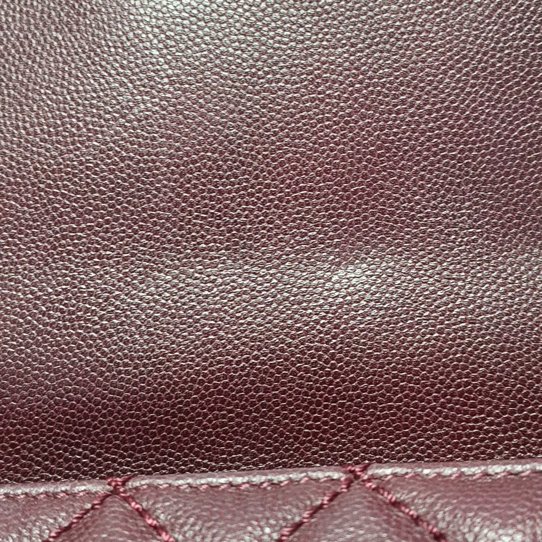 Coco Handle mediana de piel de becerro granulada acolchada burdeos