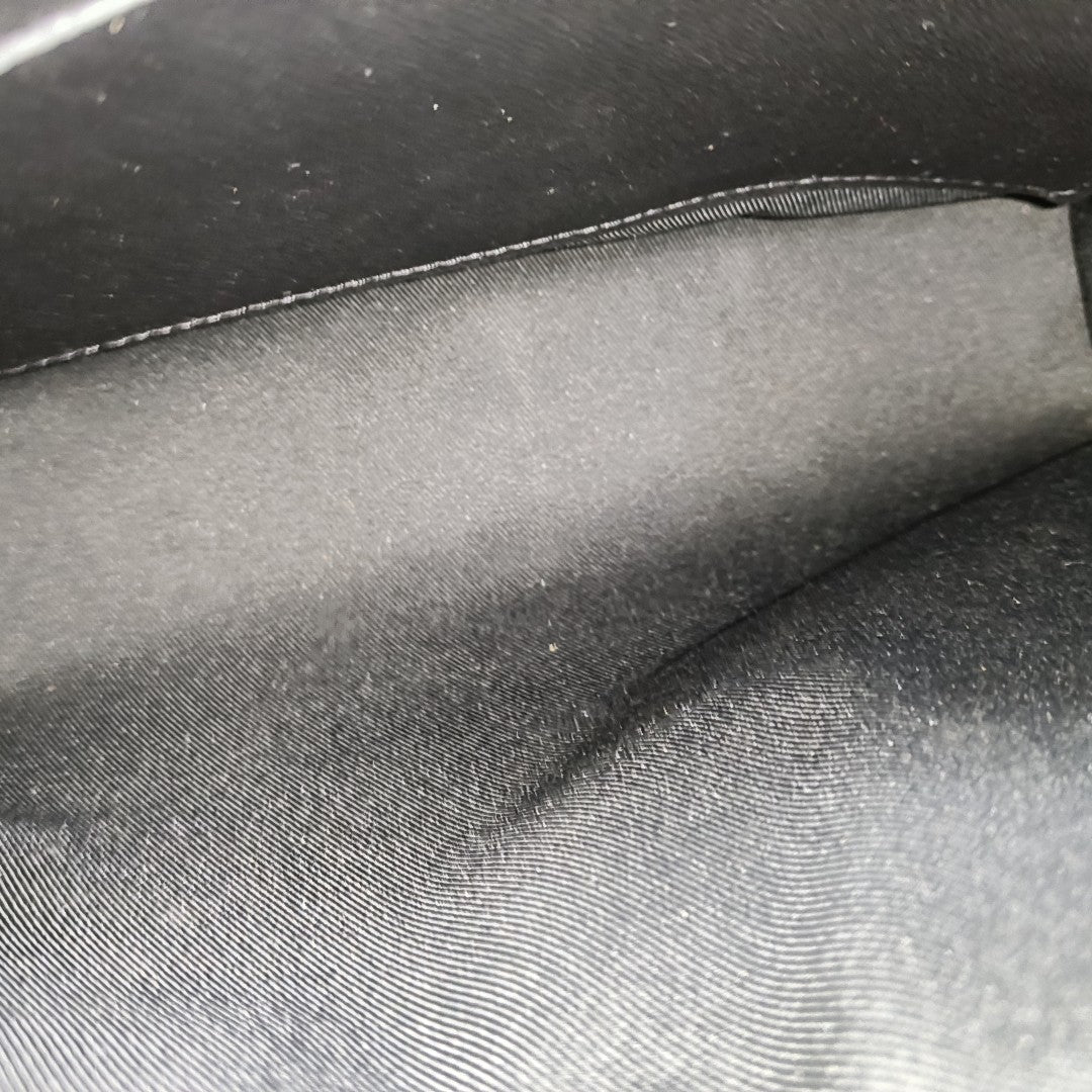 Pochette Voyag MM Calfskin Black