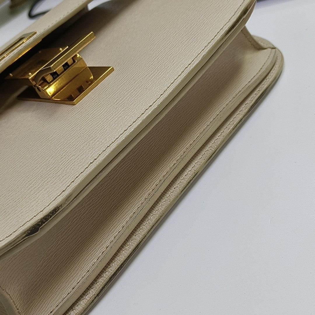 CLASSIC BOX Medium Calfskin Beige