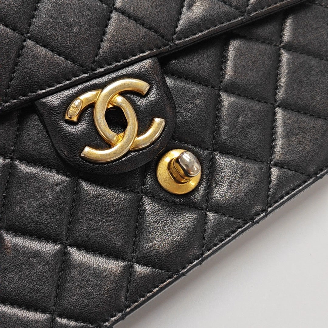CLASSIC VERTICAL PEARL Medium Quilted Lambskin Black
