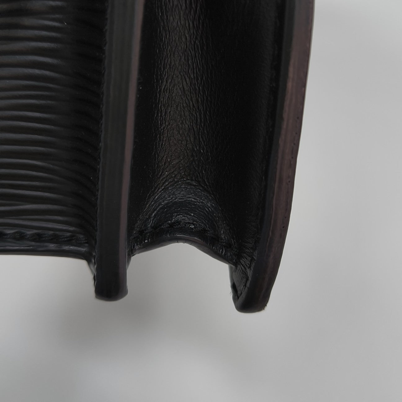 TRUNK Epi Black