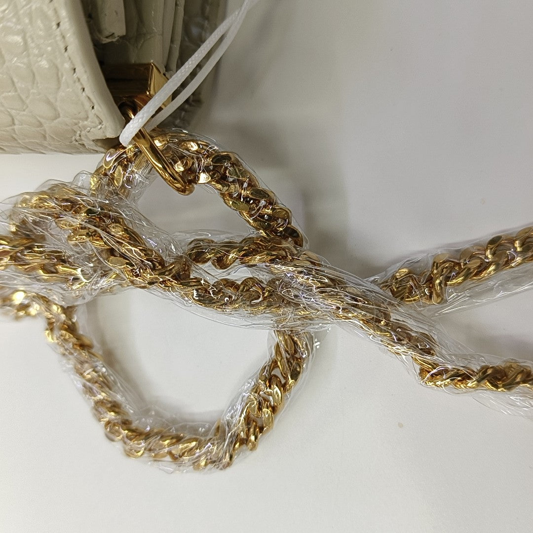 Authenticated pre-owned  CASSANDRA Calfskin White - Shoulder Bag at Looply