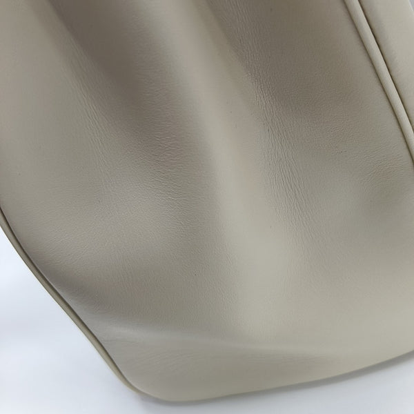 16 Medium Calfskin Beige