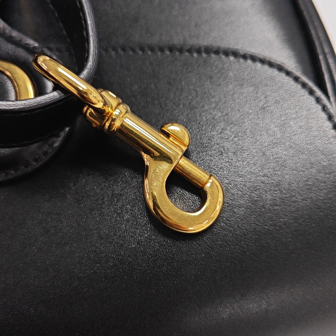 Bobby Medium Calfskin Black
