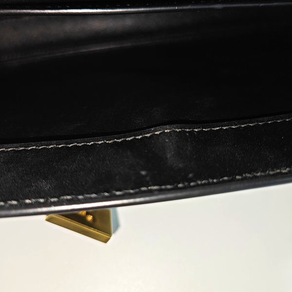 Authenticated pre-owned  MANHATTAN Small Calfskin Black - Shoulder Bag at Looply