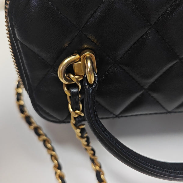 VANITY CASE Small Quilted Lambskin Black