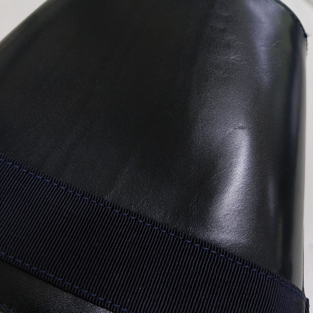 Vara Small Calfskin Black