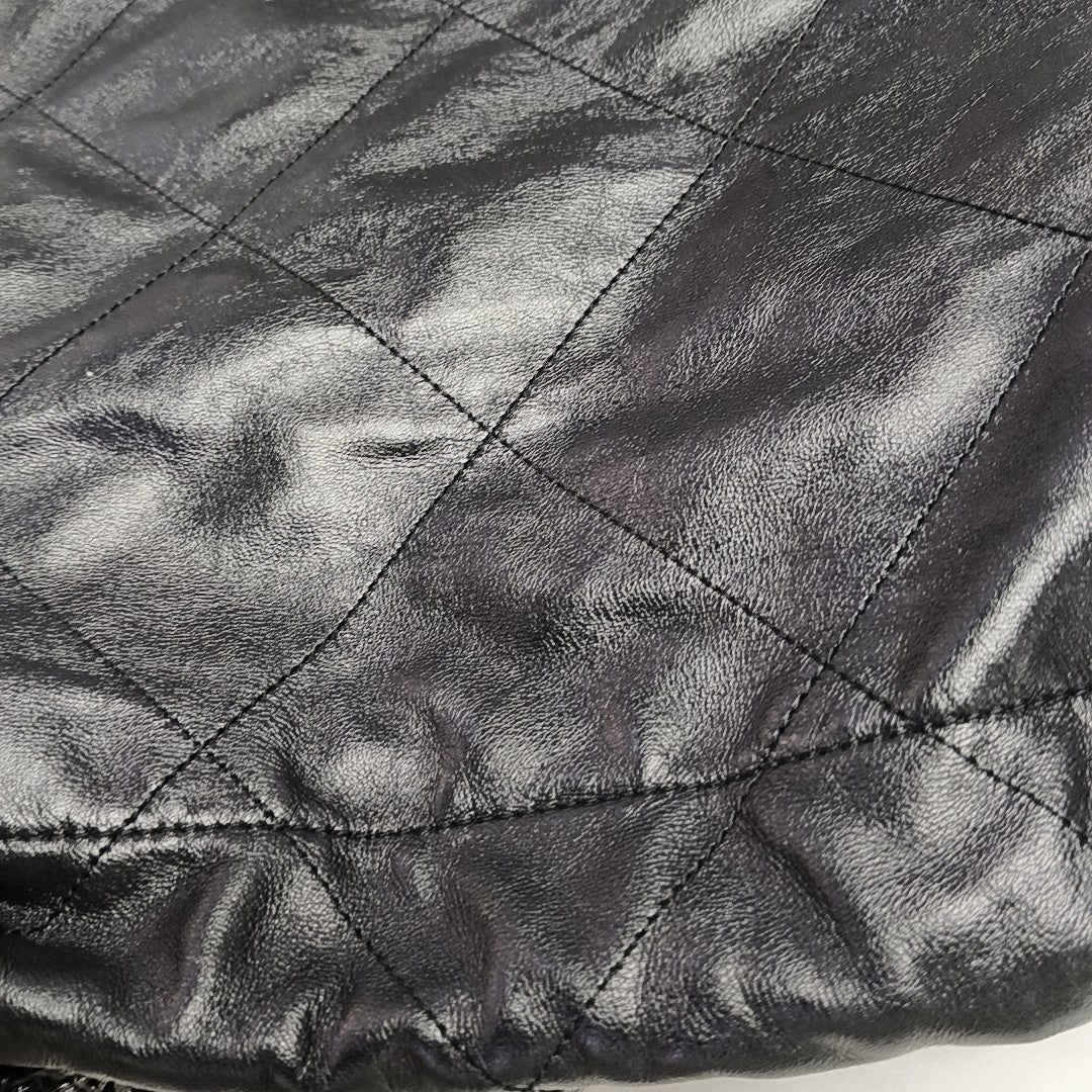 CHANEL 22 Medium Quilted Calfskin Black