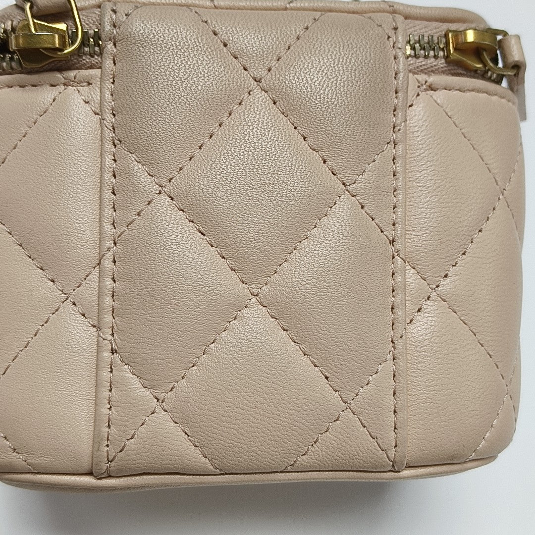 VANITY CASE Mini Quilted Lambskin Pink