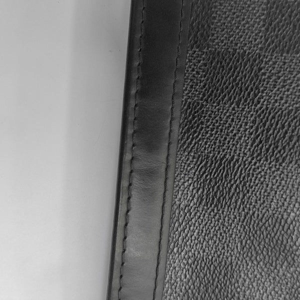 Pochette Voyag MM Damier Graphite Coated Canvas Gray