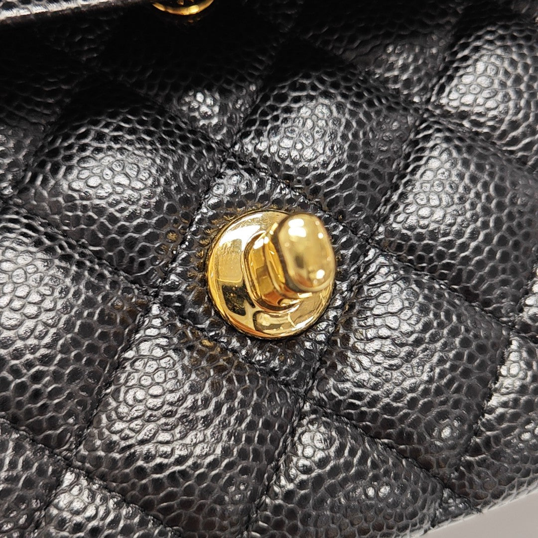 CLASSIC FLAP Medium Quilted Grained Calfskin Black