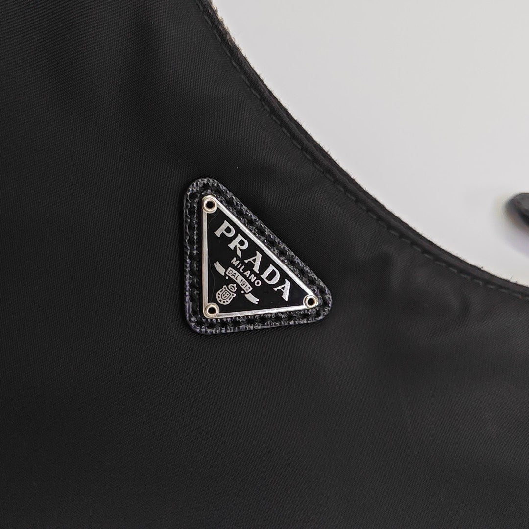 Re-Edition2005 Nylon Black
