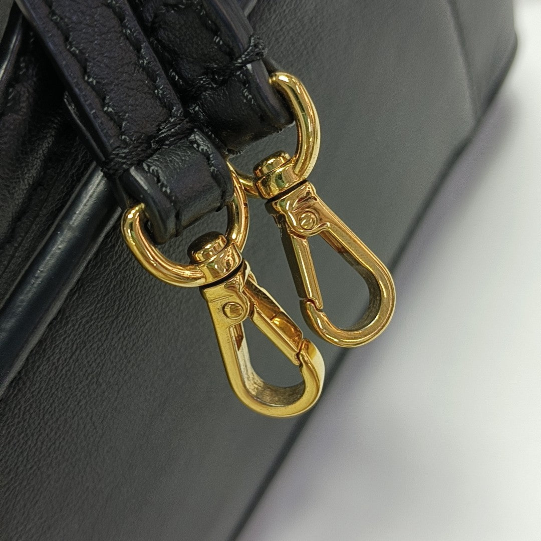 Flip Lambskin Black