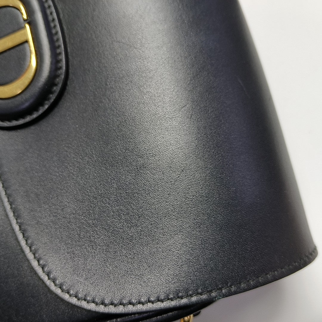 Bobby Medium Calfskin Black