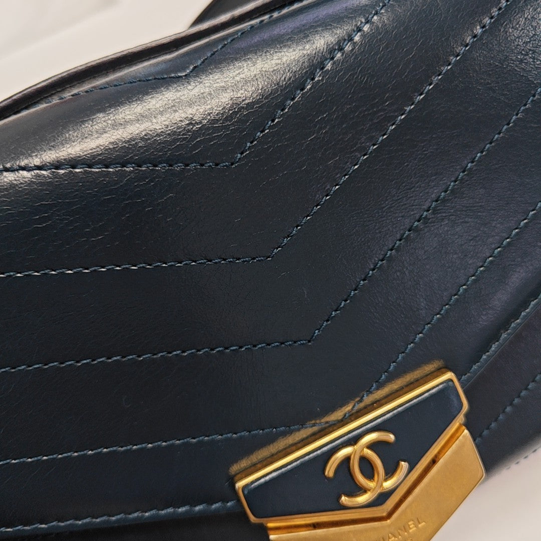 MEDAL ENVELOPE Chevron Calfskin Blue