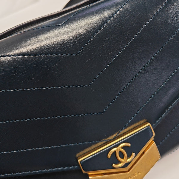 MEDAL ENVELOPE Chevron Calfskin Blue